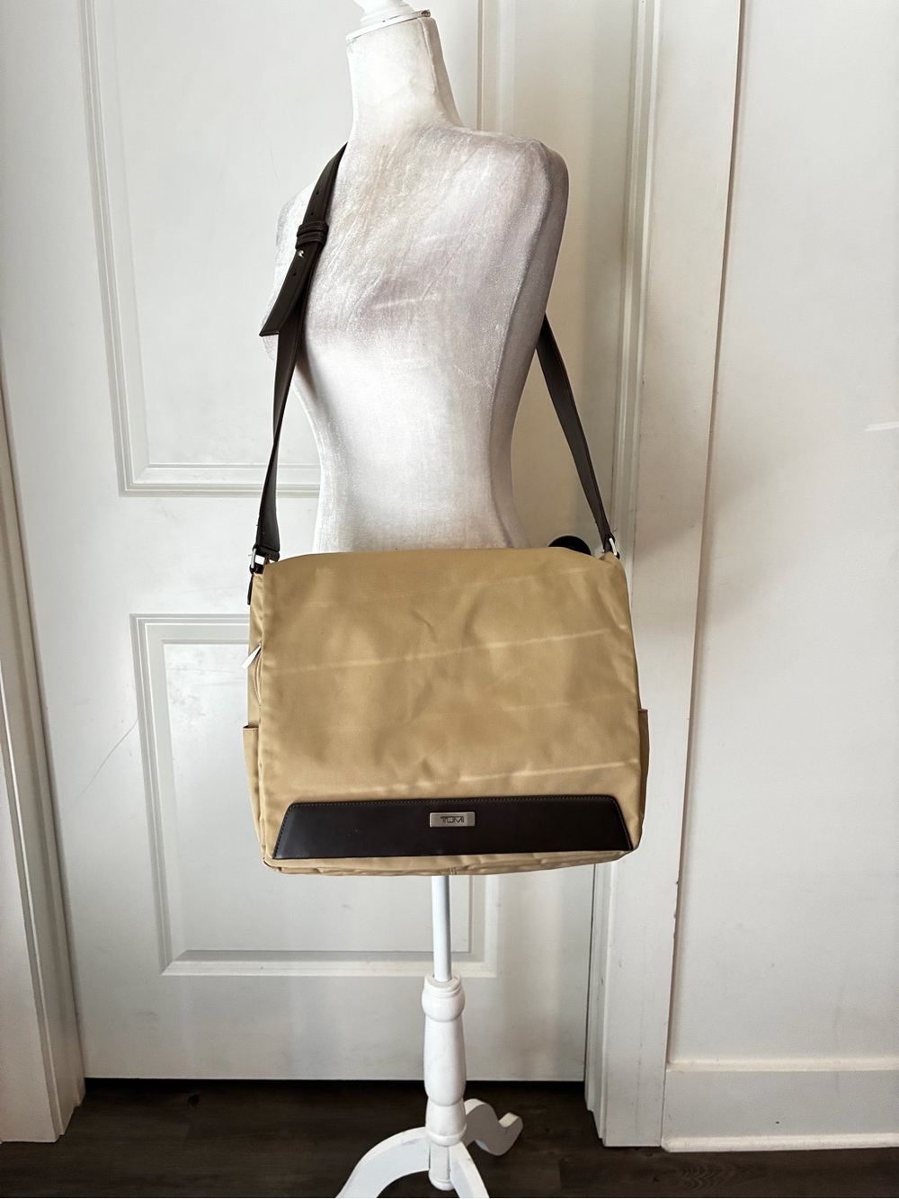 Tumi Beige Messenger Laptop Travel Ballistic Bag Unisex